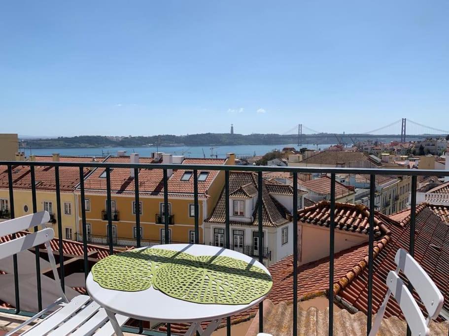 Apartment Charming Meio A Lapa Iii Amazing Terrace View Lissabon